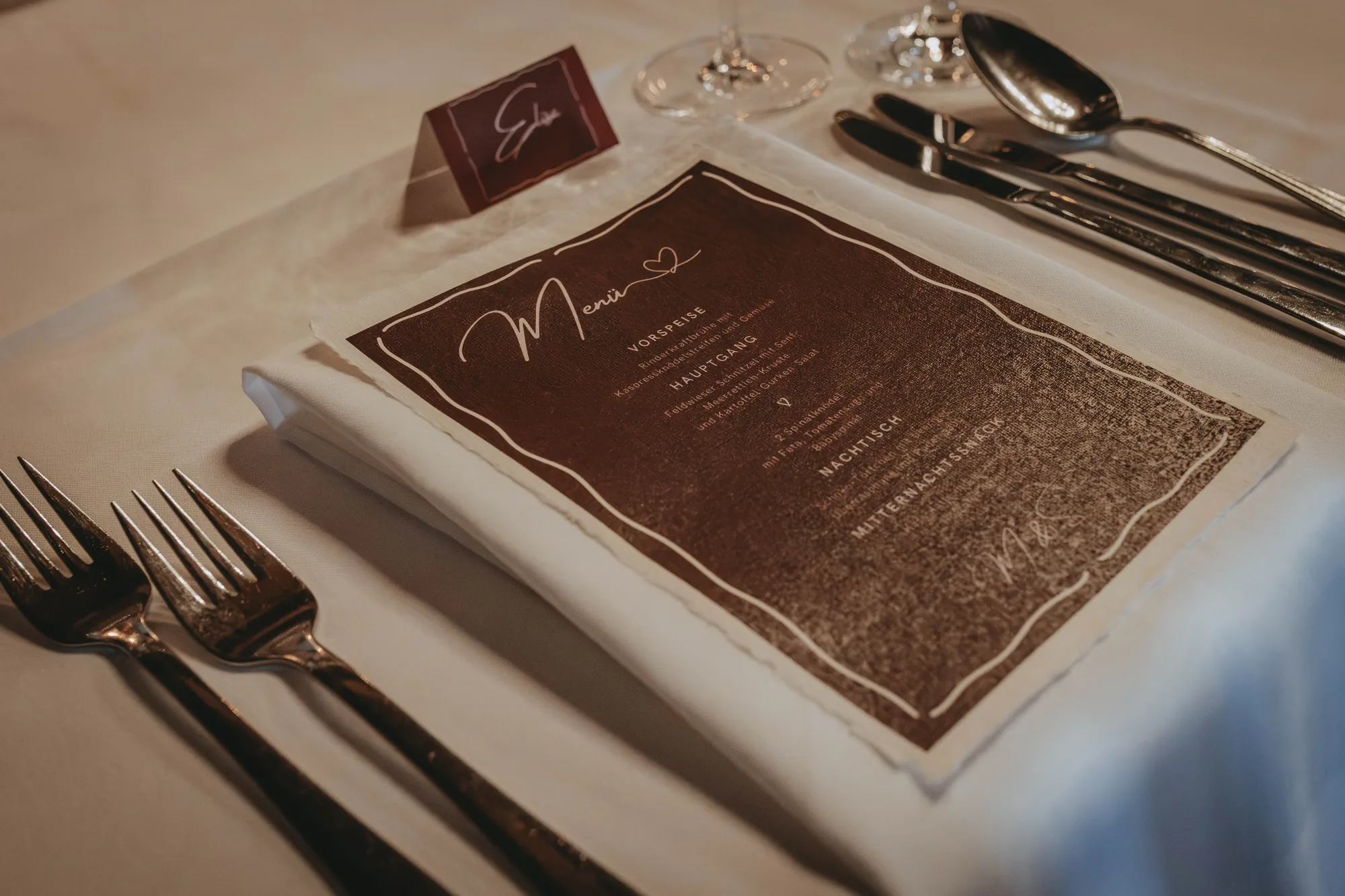 Gedeckter Tisch im Wirtshaus d'Feldwies am Chiemsee